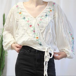WHITE FLOWER EMBROIDERED BLOUSE